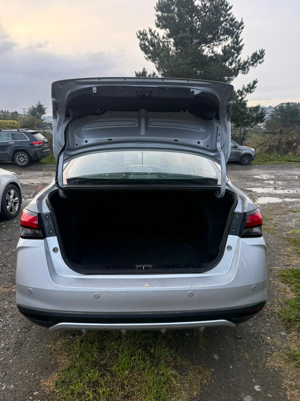 2021 Nissan VERSA V-DRIVE VERSA Gris - Miniatura 10