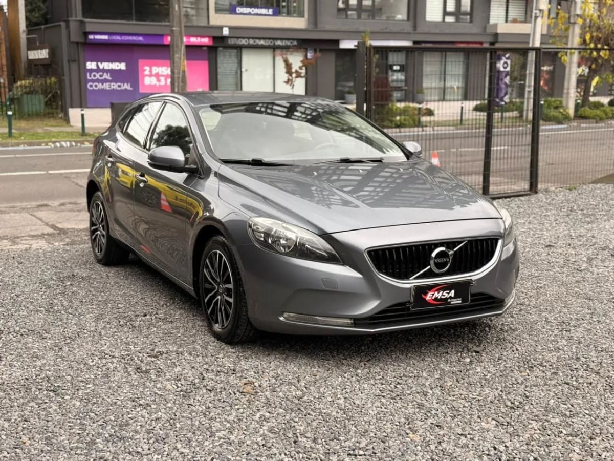 2019 Volvo V40 Hatchback Gris Roca - Miniatura 2