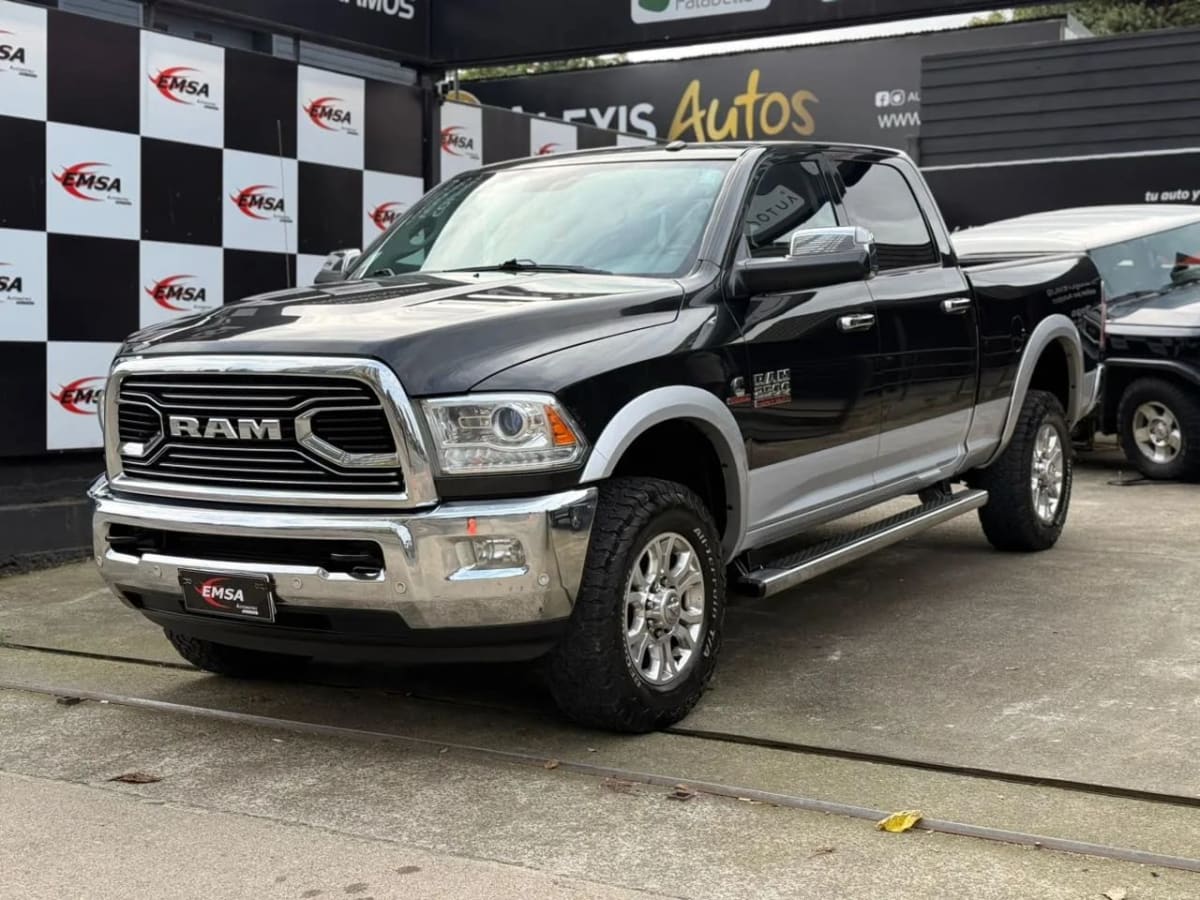 2019 RAM 2500 Laramie Camioneta Negro - Imagen 1
