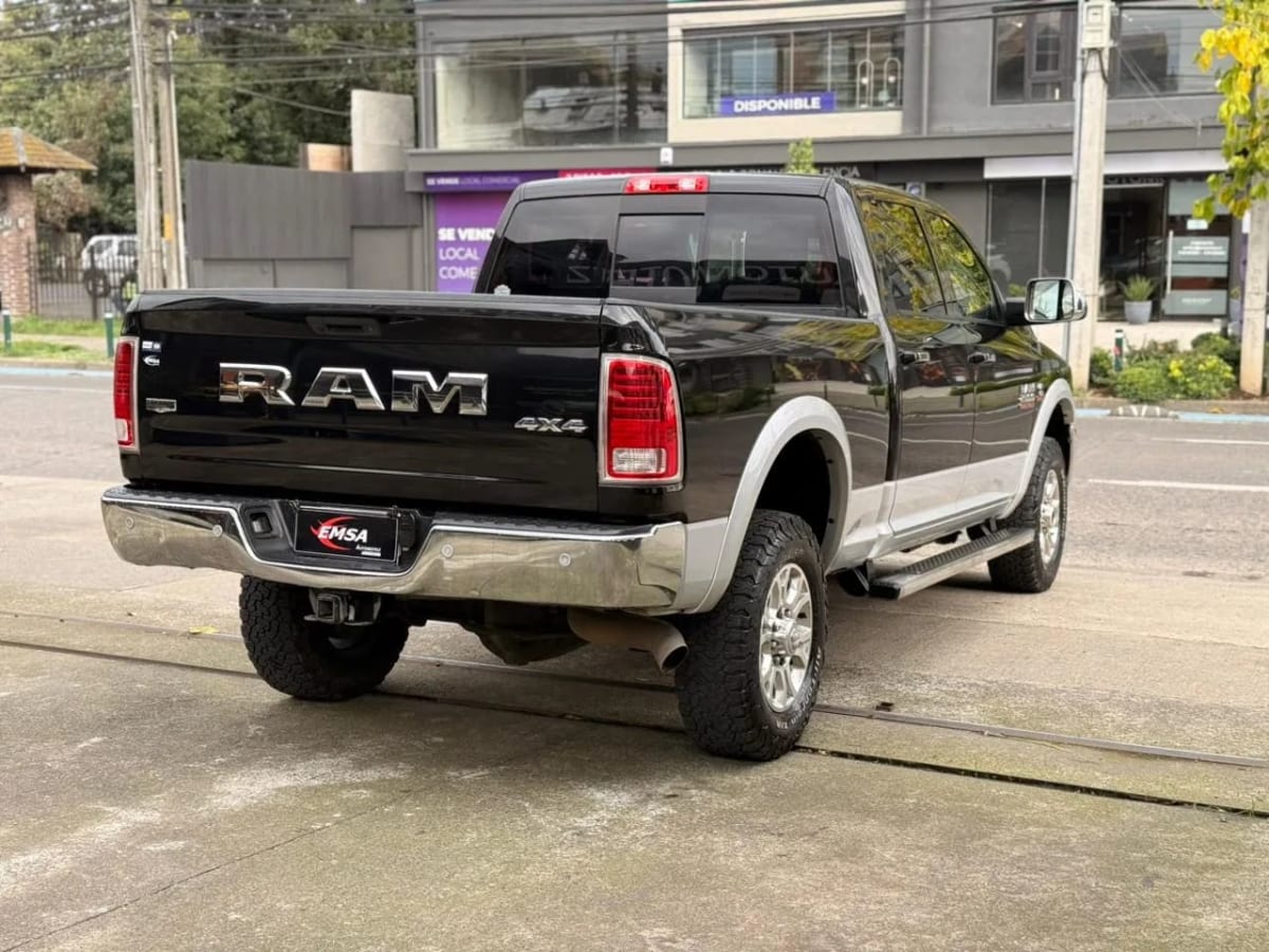 2019 RAM 2500 Laramie Camioneta Negro - Miniatura 7