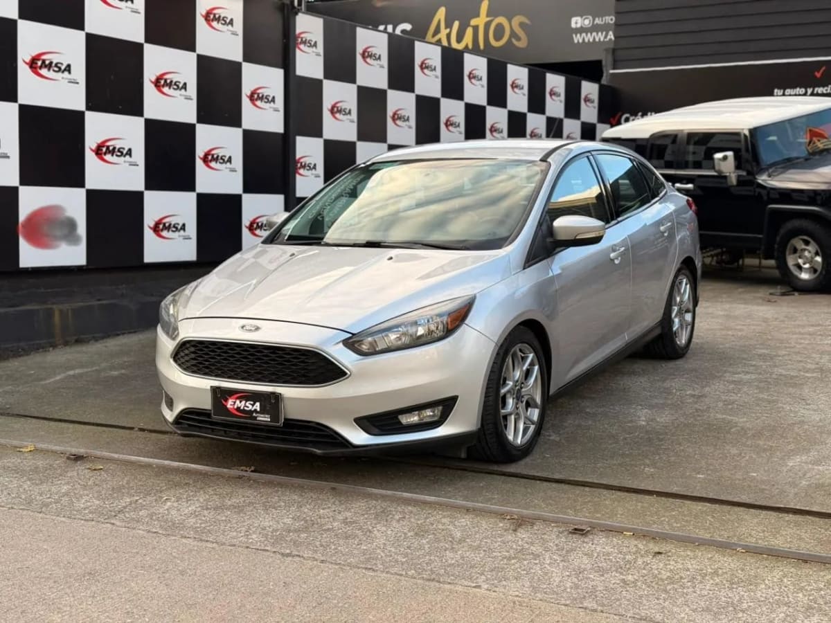 2016 Ford Focus Sedán Plata - Imagen 1
