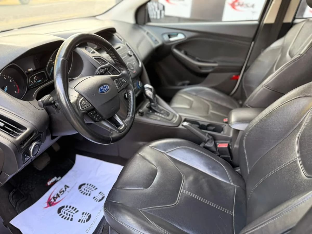 2016 Ford Focus Sedán Plata - Miniatura 10