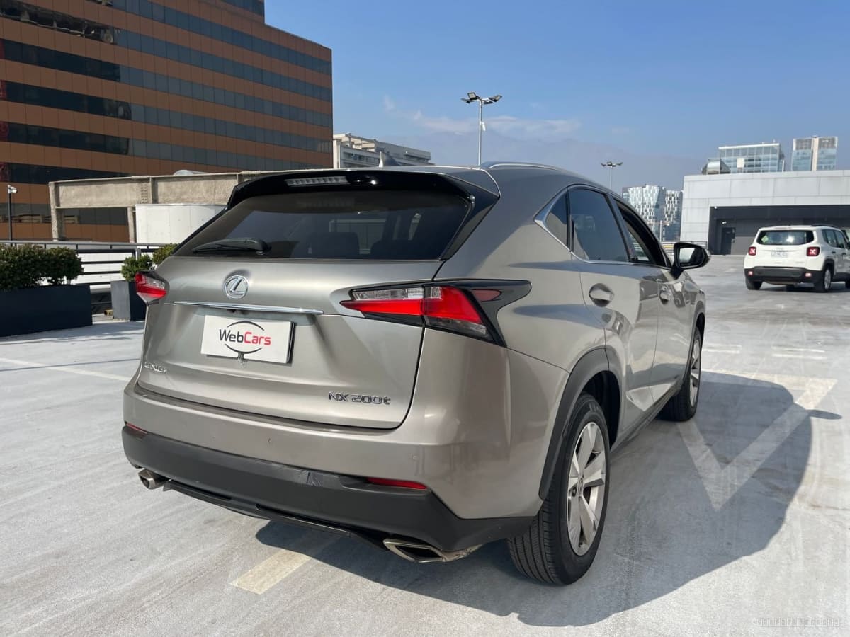 Lexus Nx200T 4X4 2.0 Aut2.0 4X4 Lujo At 5P Gris — foto 19 de 30