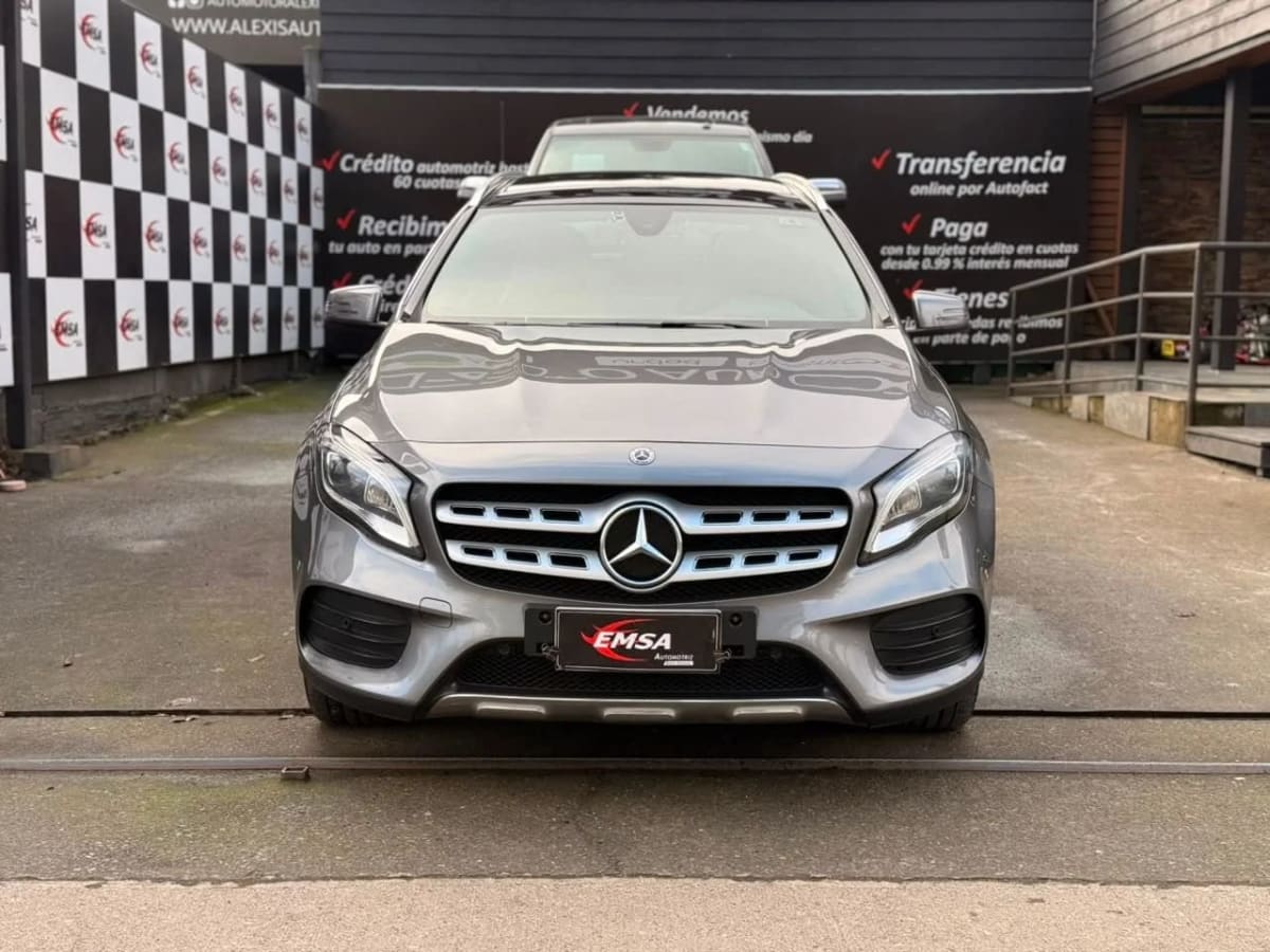 2020 Mercedes Benz Gla250 Hatchback Plata - Miniatura 2