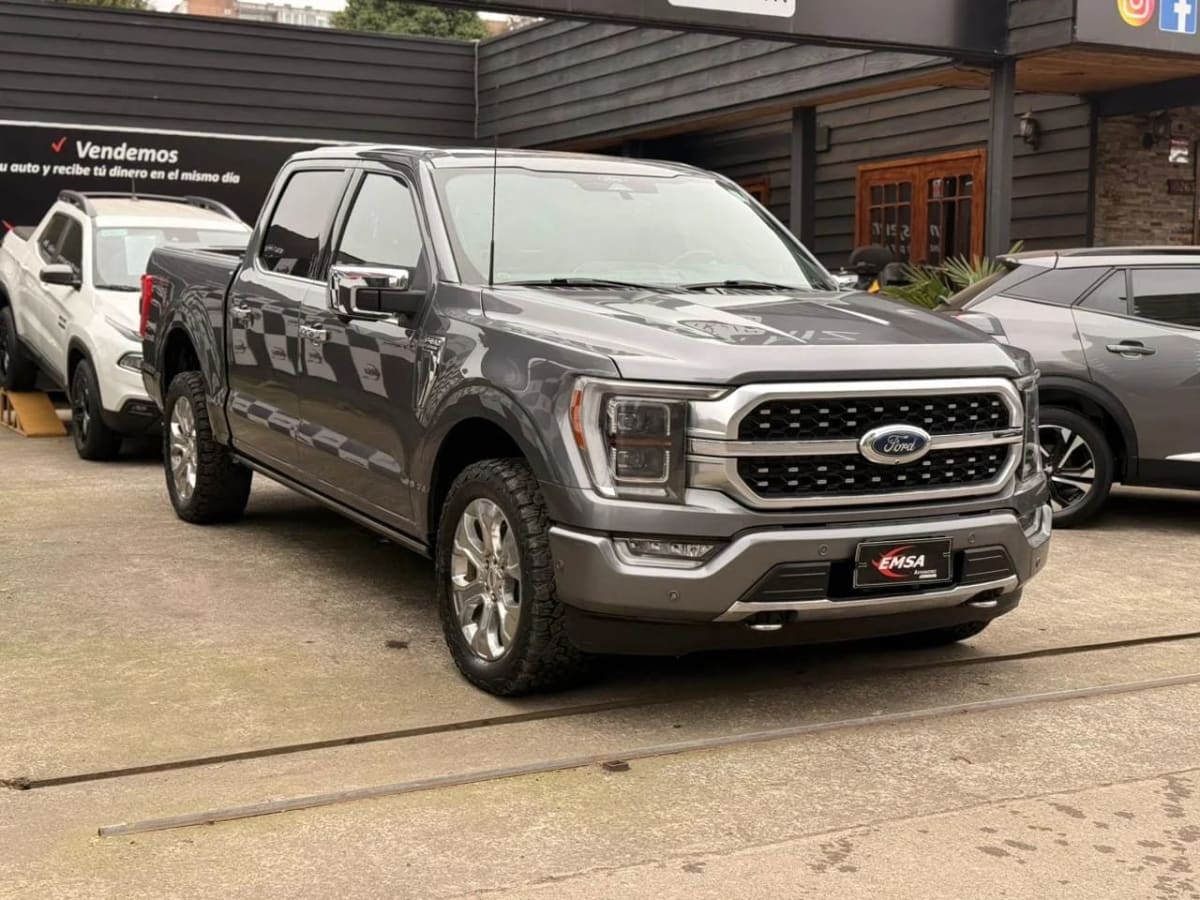 2023 Ford F-150 Platinum Camioneta Gris Grafito - Miniatura 3