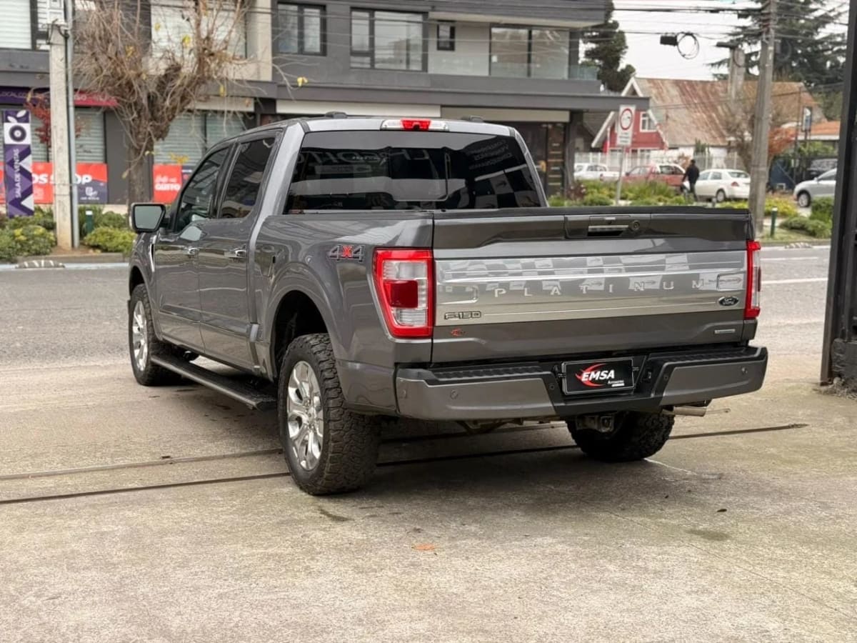 2023 Ford F-150 Platinum Camioneta Gris Grafito - Miniatura 6