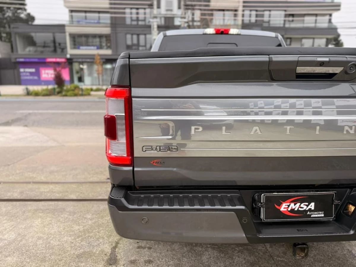 2023 Ford F-150 Platinum Camioneta Gris Grafito - Miniatura 7