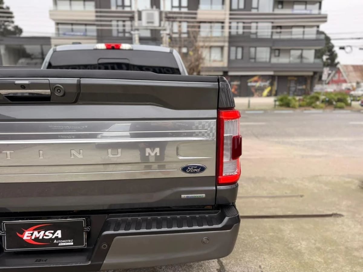 2023 Ford F-150 Platinum Camioneta Gris Grafito - Miniatura 9