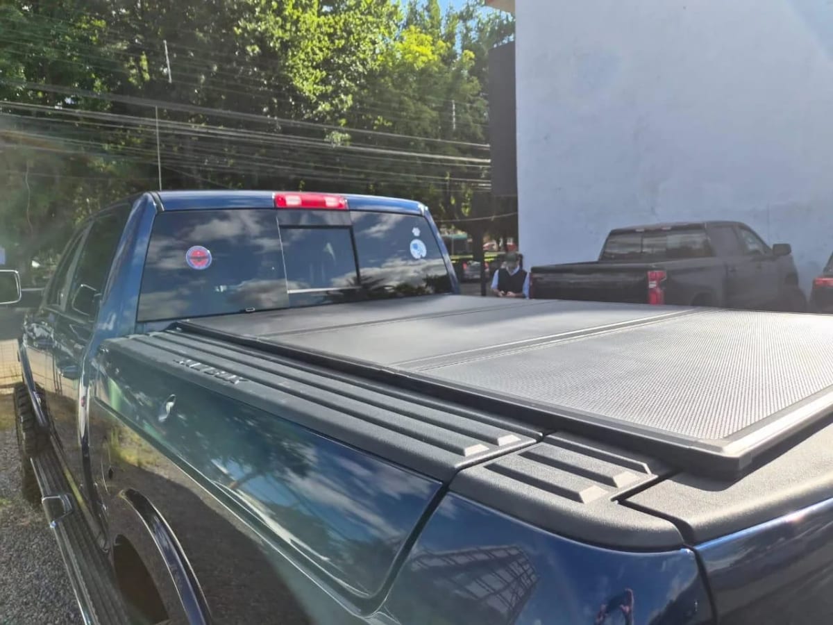 2023 Ram 2500 Laramie Camioneta Azul - Miniatura 5