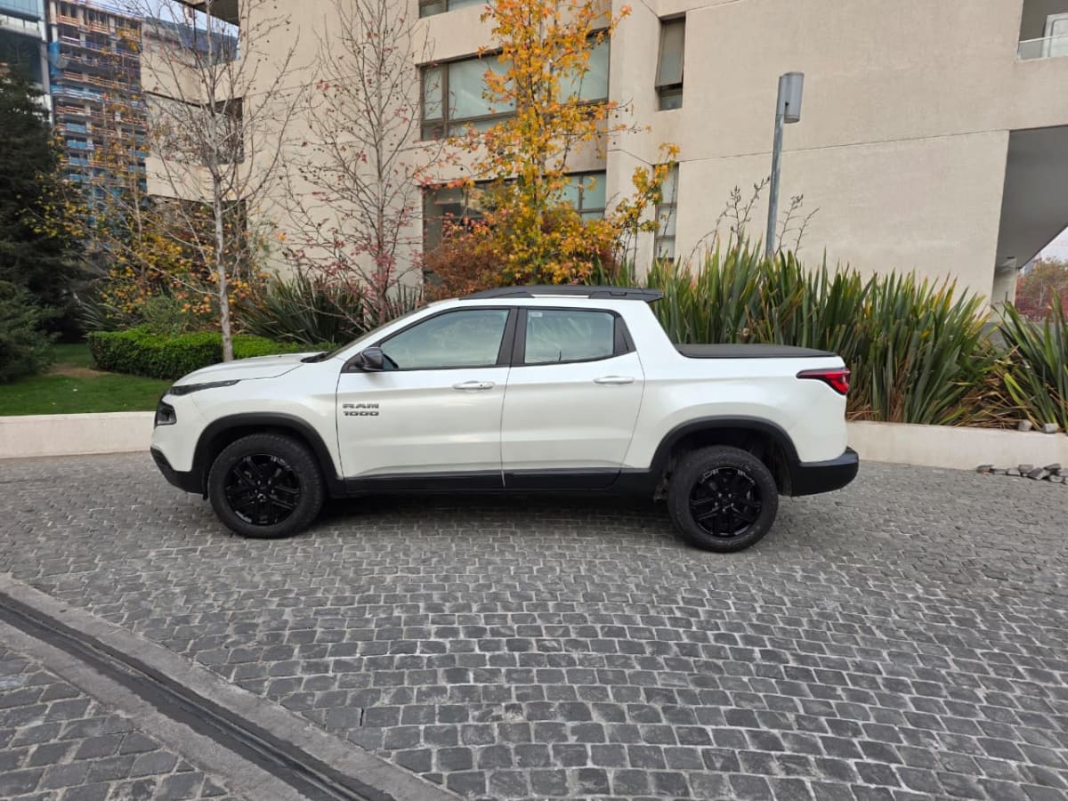 2023 RAM 1000 Blanco - Miniatura 2