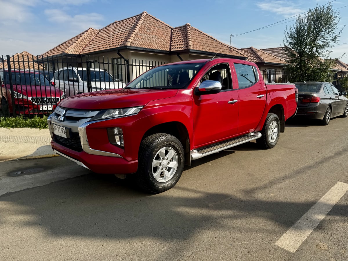 2022 Mitsubishi L200 KATANA - Imagen 1