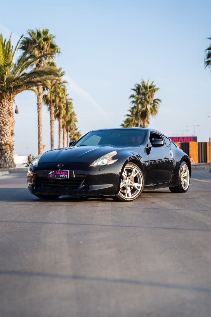 2011 Nissan 370Z Azul primavera metalizado negro - Miniatura 2