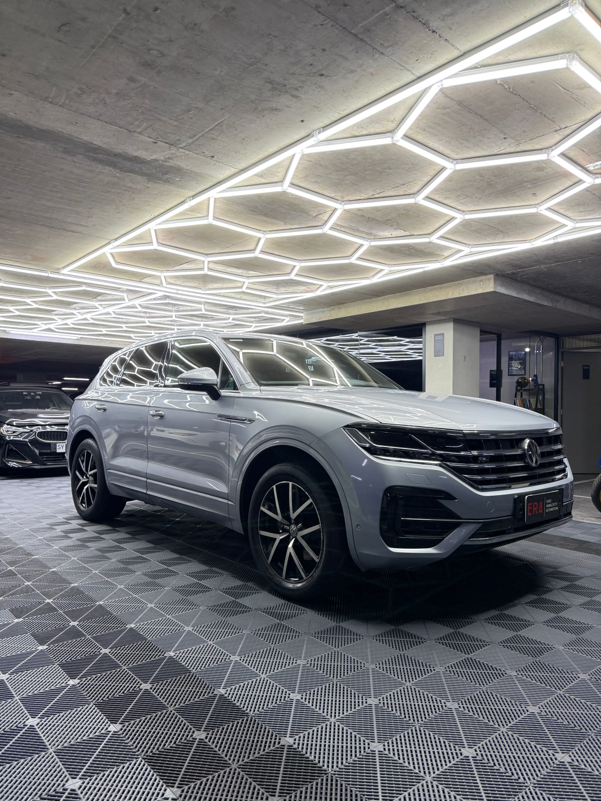 2019 Volkswagen Touareng Gris - Imagen 1