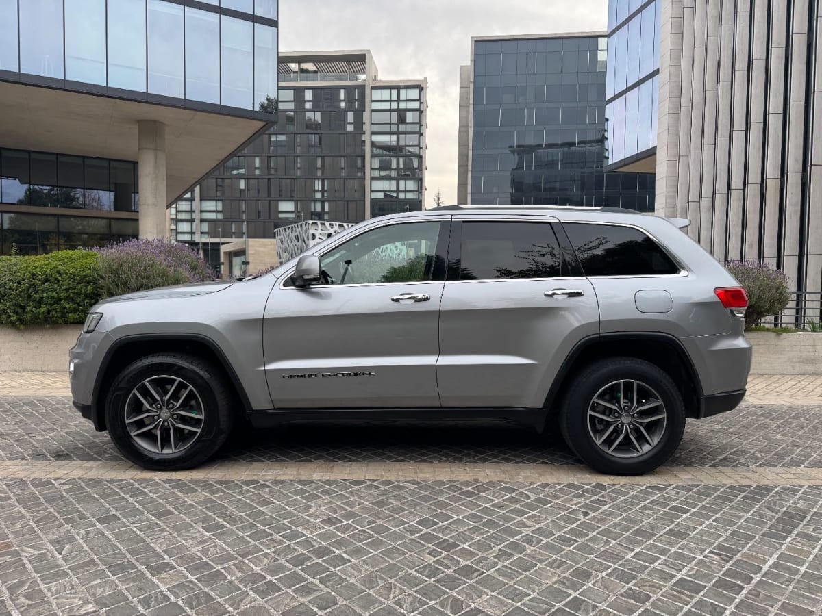 2018 Jeep CHEROKEE Gris Plata - Miniatura 7