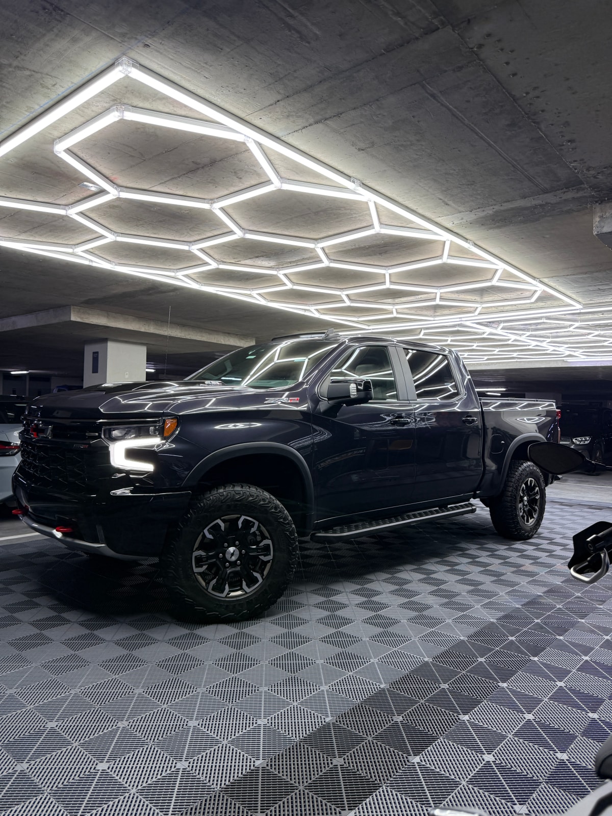 2024 Chevrolet Silverado Gris - Imagen 1
