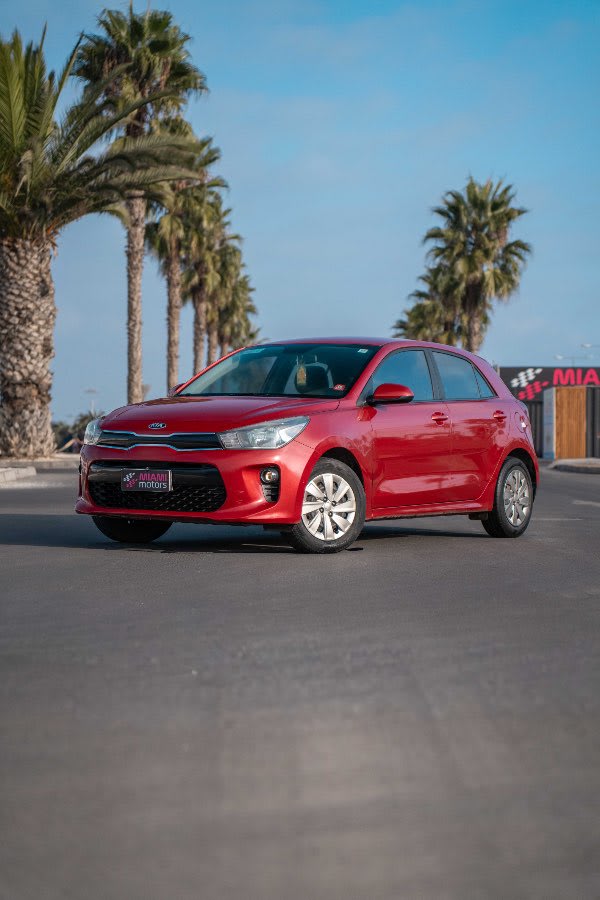2018 KIA Rio BLANCO T ROJO - Miniatura 2