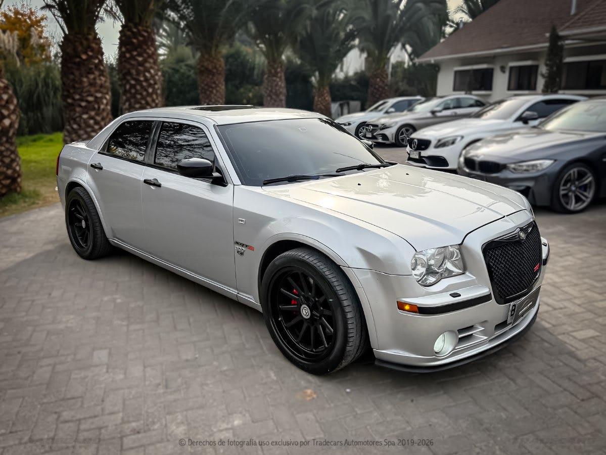 2008 Chrysler 300 SRT 300 GRIS - Miniatura 2