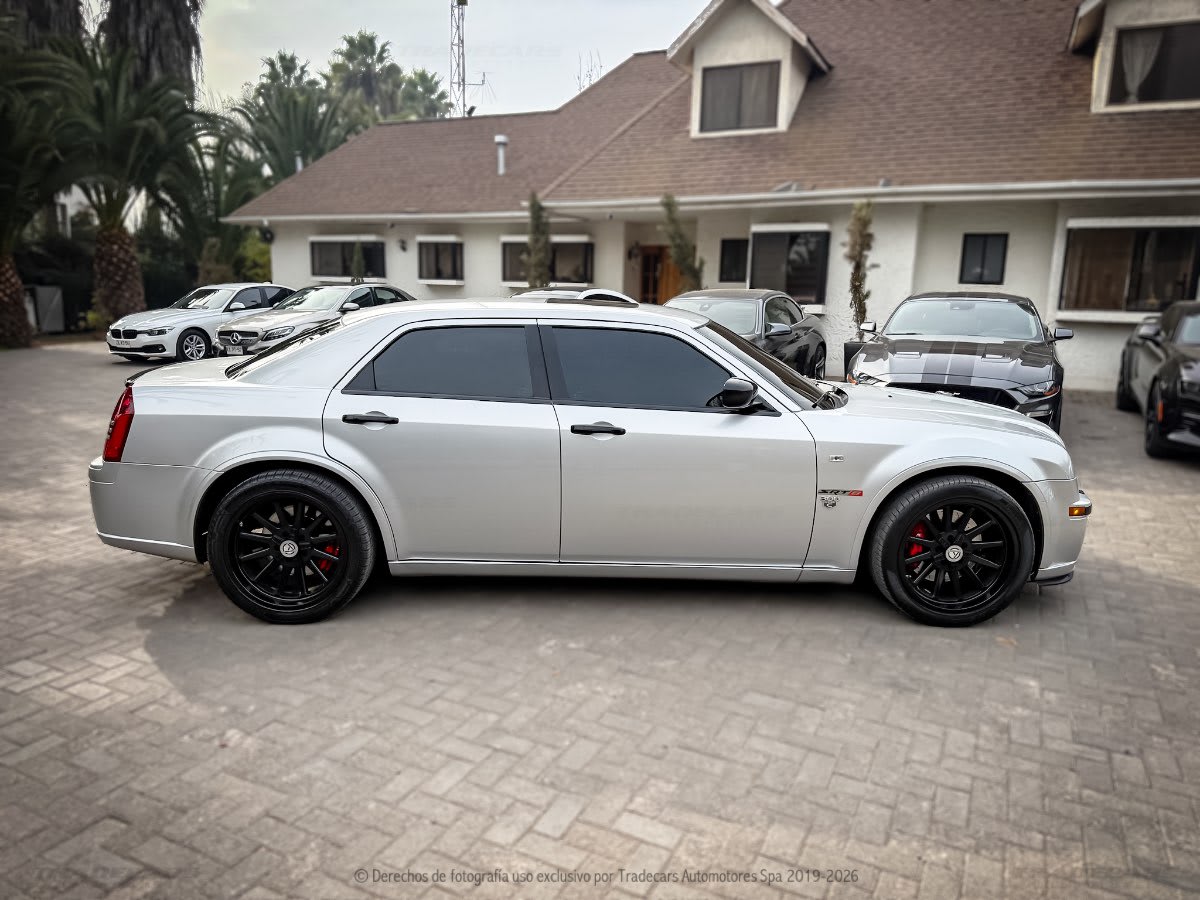 2008 Chrysler 300 SRT 300 GRIS - Miniatura 3