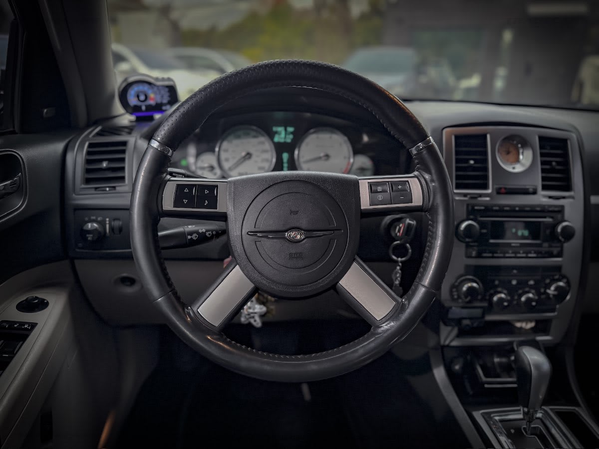 2008 Chrysler 300 SRT 300 GRIS - Miniatura 10