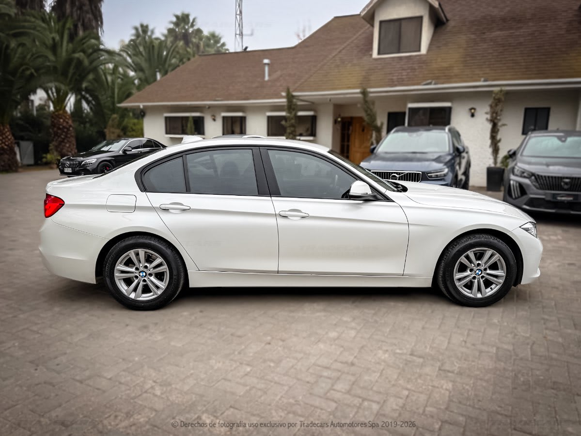 2017 BMW 318I Blanco - Miniatura 3