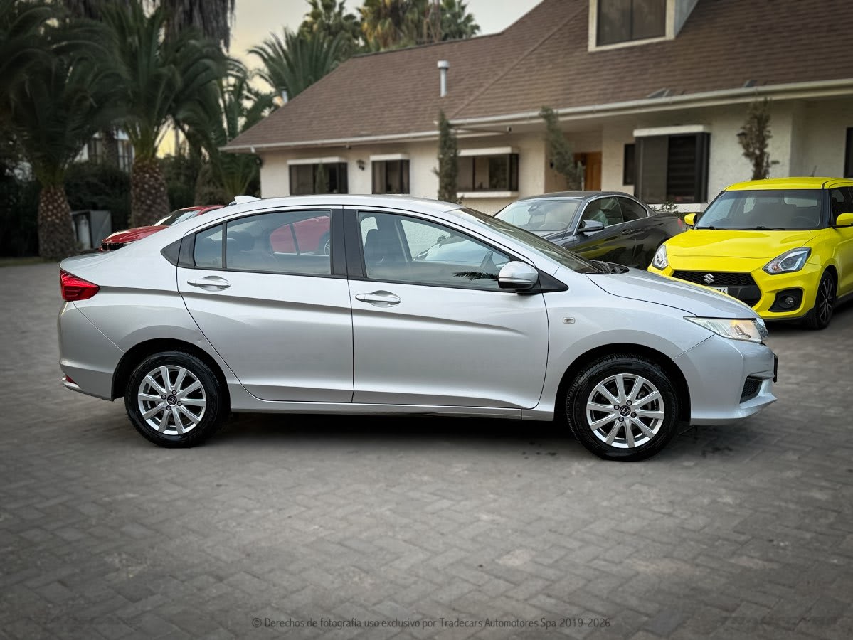 2015 Honda CITY Gris Plata - Miniatura 3
