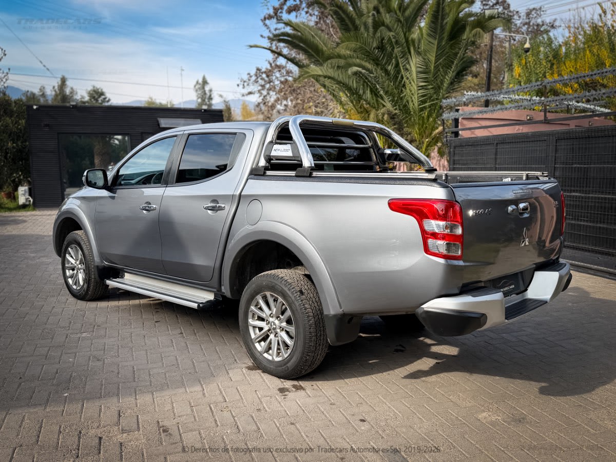 2017 Mitsubishi L 200 DAKAR L GRIS - Miniatura 6