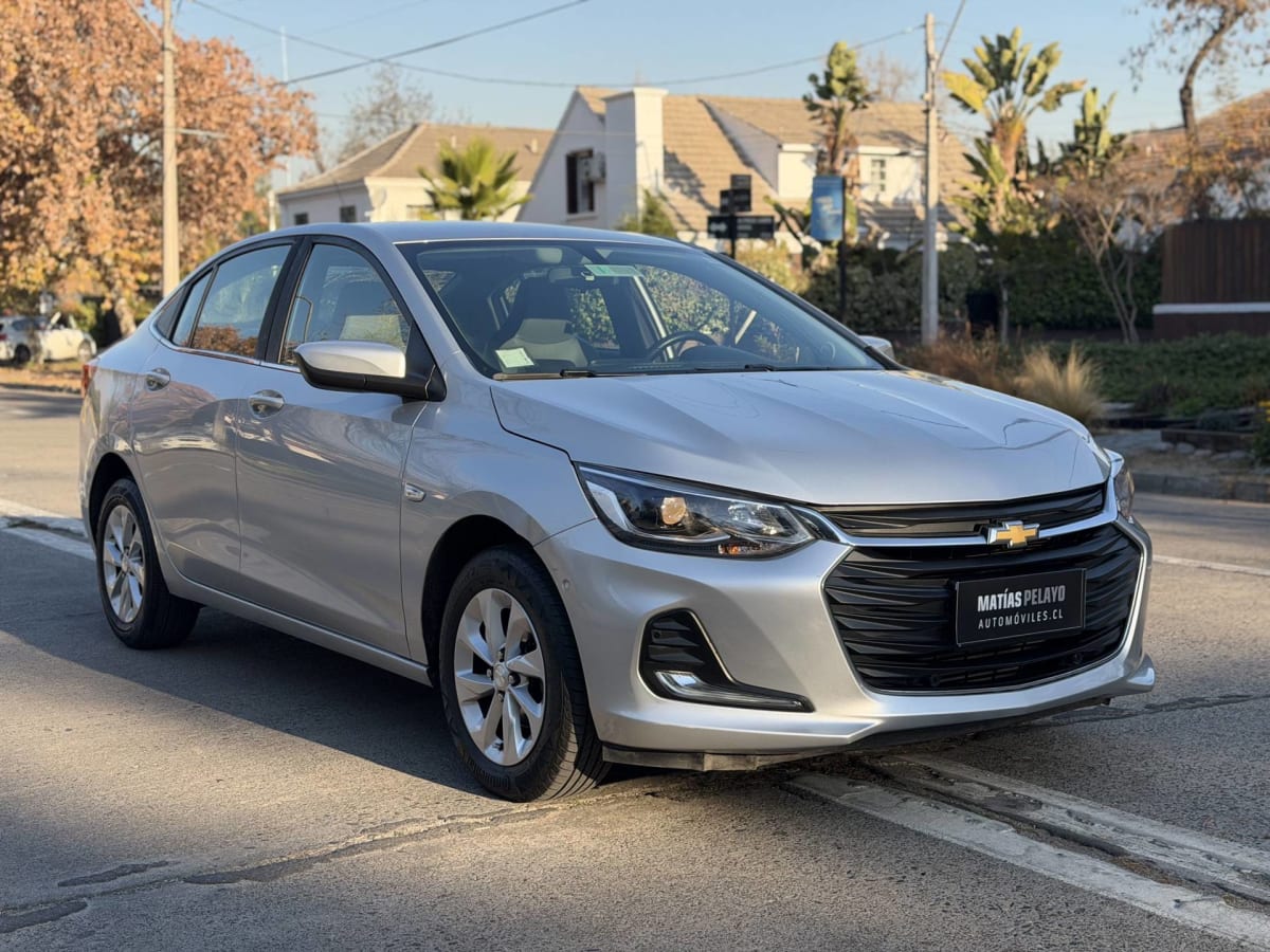 2021 Chevrolet Onix Premier Plata - Miniatura 3
