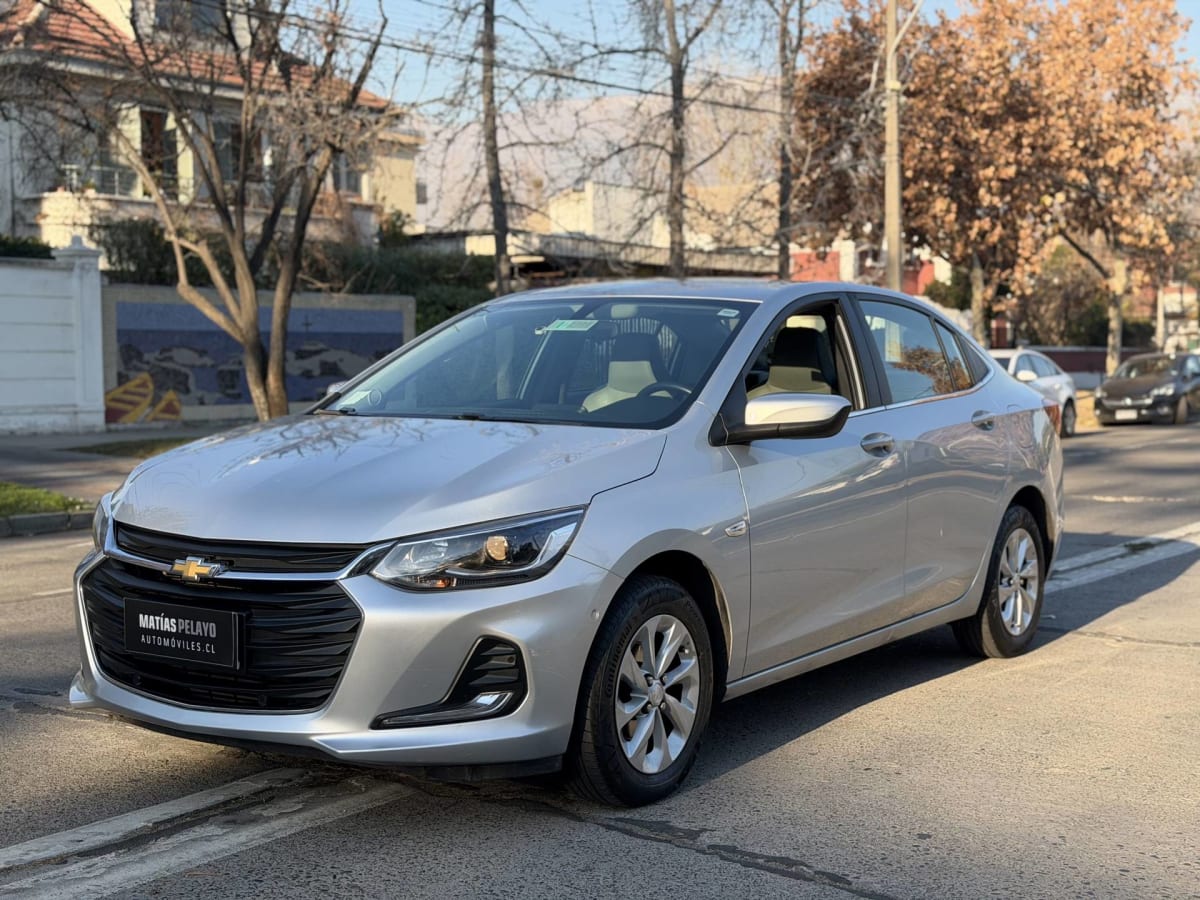2021 Chevrolet Onix Premier Plata - Miniatura 4
