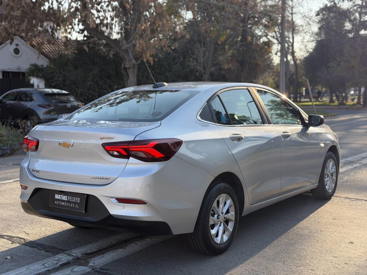 2021 Chevrolet Onix Premier Plata - Miniatura 5