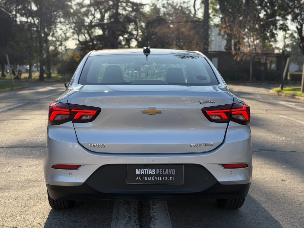 2021 Chevrolet Onix Premier Plata - Miniatura 6