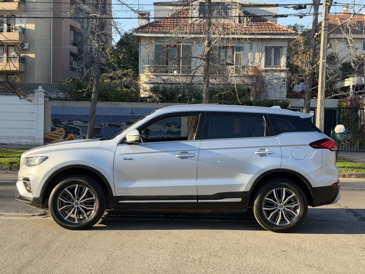 2022 Geely Azkarra Luxury Plata - Miniatura 4