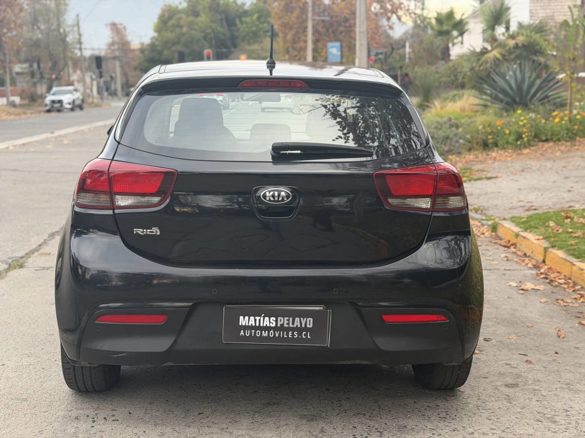 2021 Kia Rio 5 EX Negro - Miniatura 7