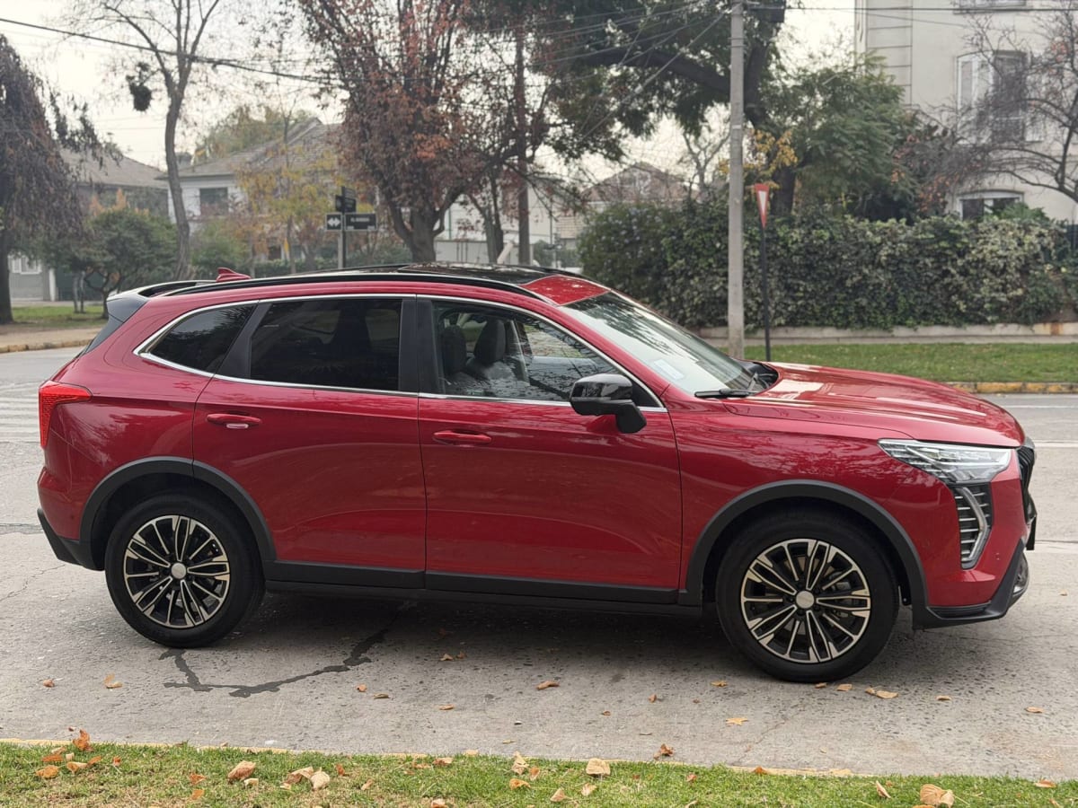 2026 Haval Jolion DELUXE Rojo - Miniatura 5