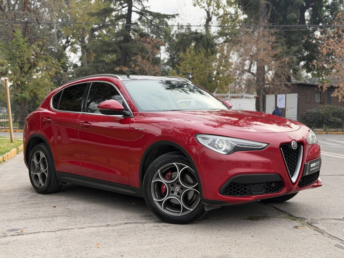 2022 Alfa Romeo Romeo Stelvio Super Rojo - Imagen 1