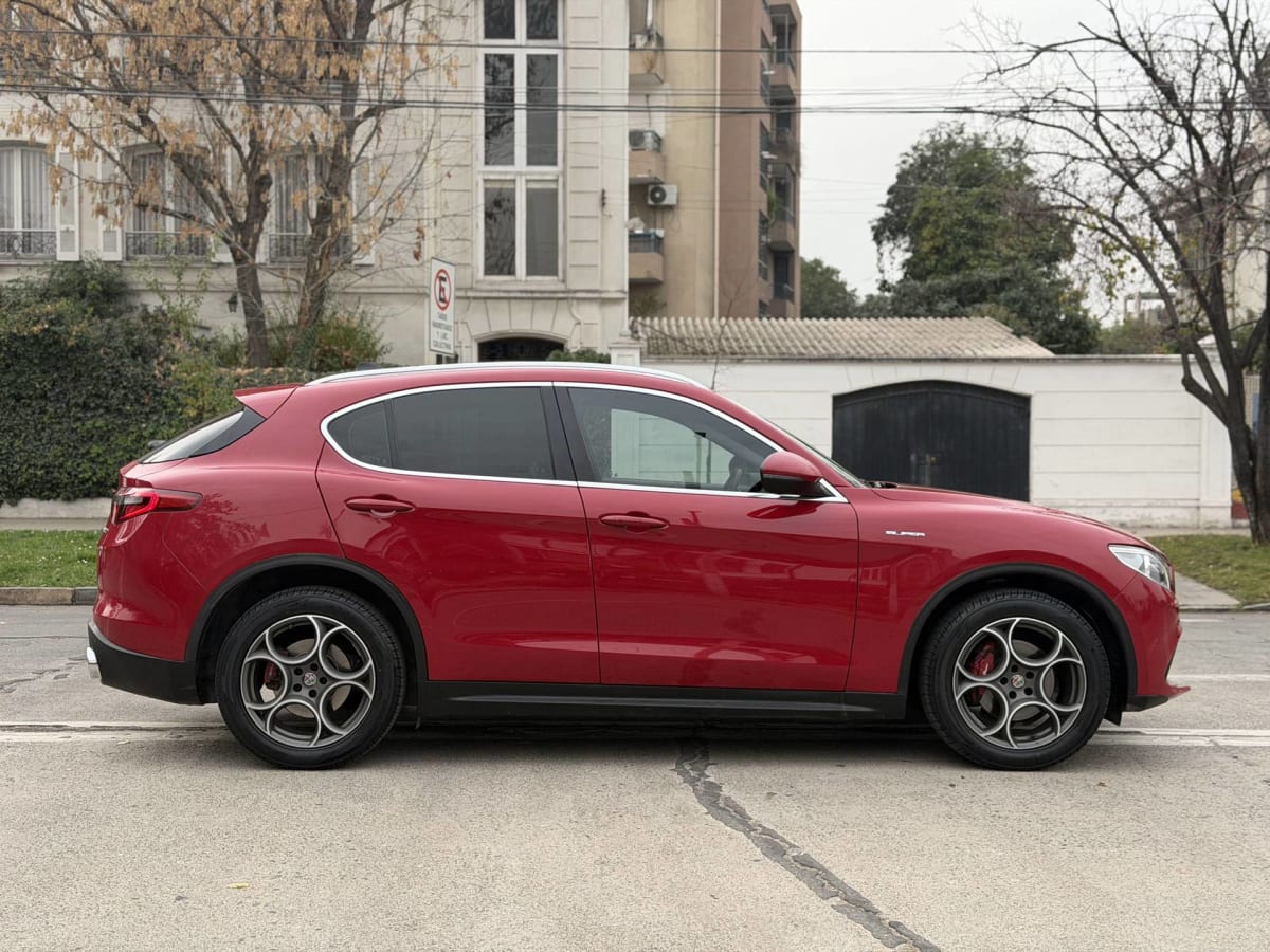 2022 Alfa Romeo Romeo Stelvio Super Rojo - Miniatura 5