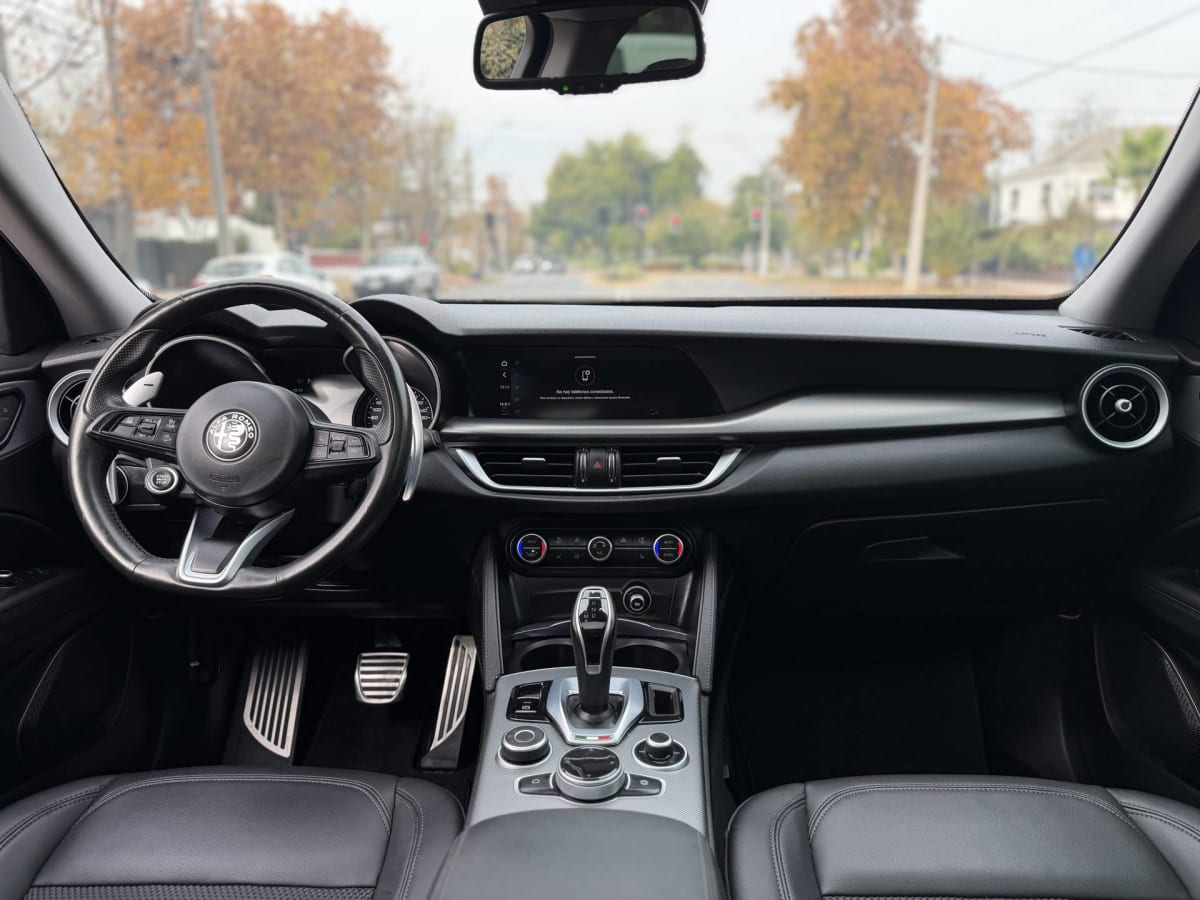 2022 Alfa Romeo Romeo Stelvio Super Rojo - Miniatura 9