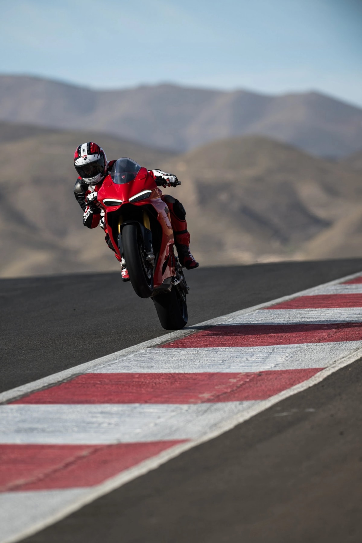 2026 Ducati Panigale V2 S - Miniatura 3