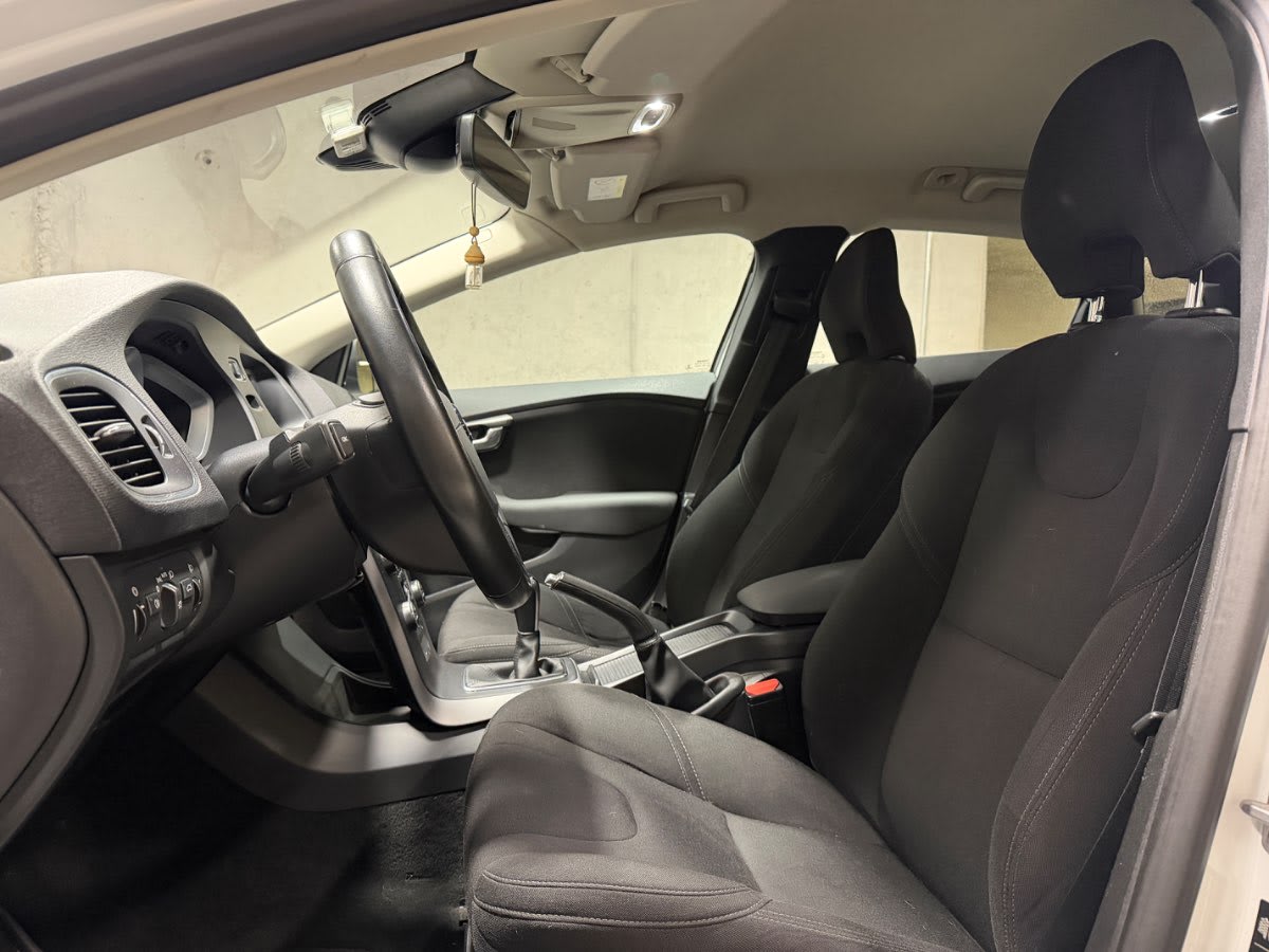 2018 Volvo V40 2.0 Blanco - Miniatura 10