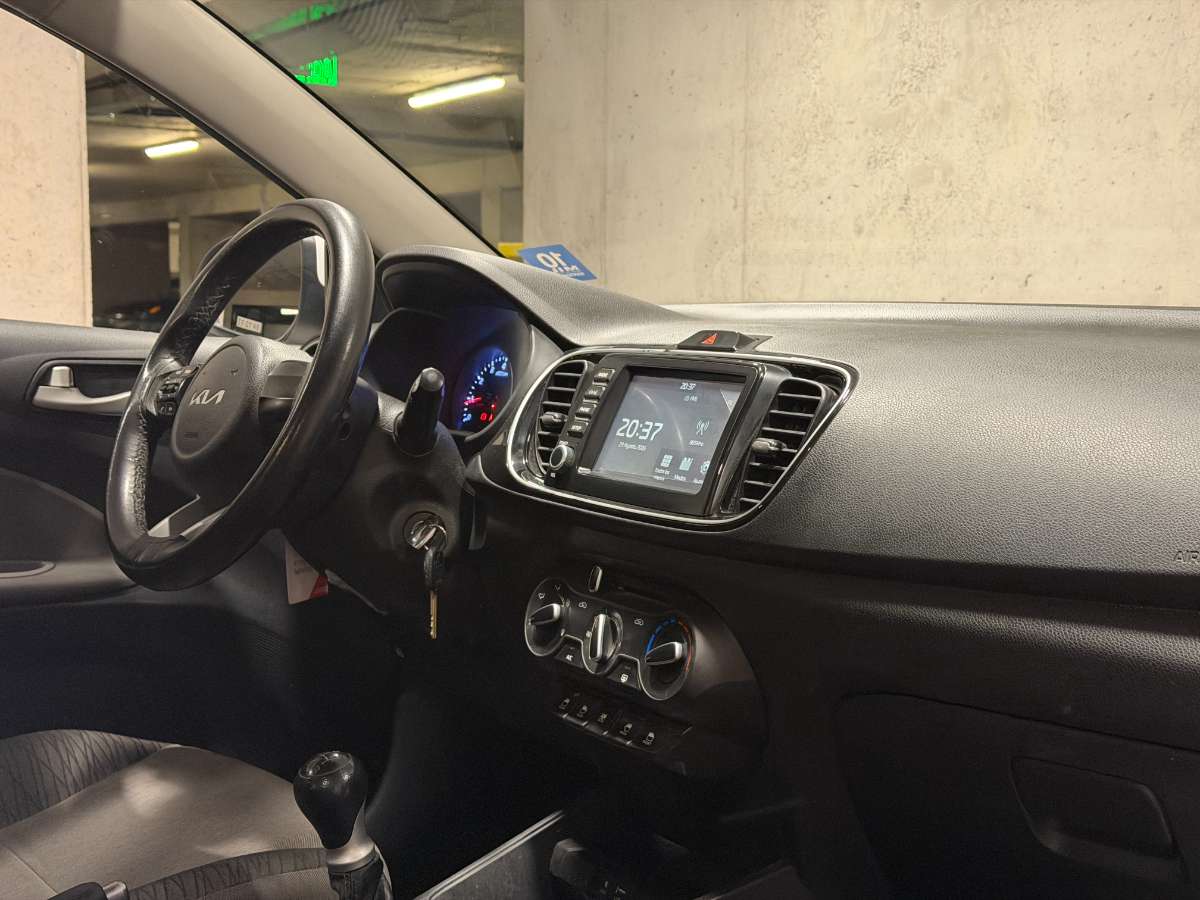 2024 Kia SOLUTO Blanco - Miniatura 10