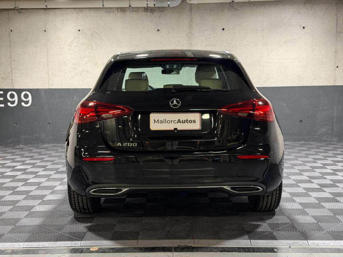 2026 Mercedes-Benz A200 1.3 Negro - Miniatura 5