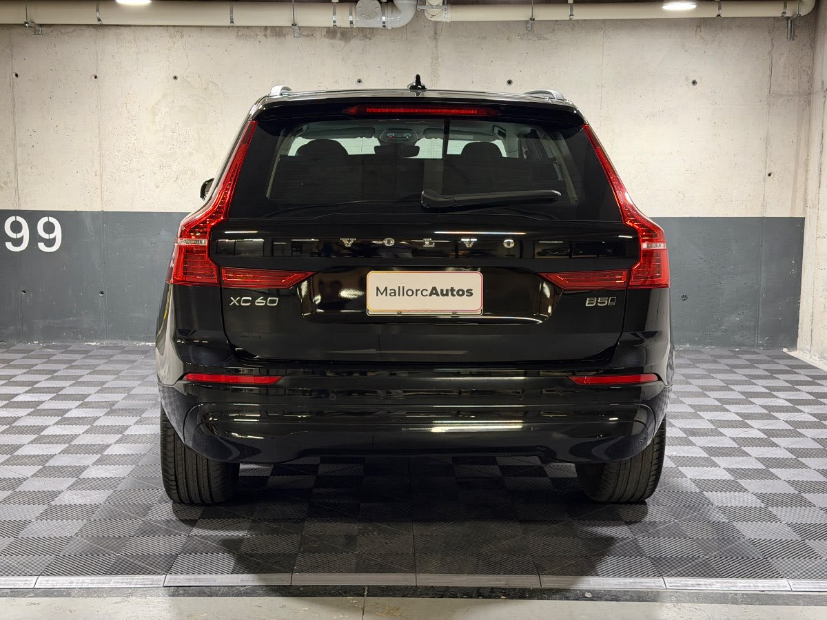 2022 Volvo XC60 2.0 Negro - Miniatura 5