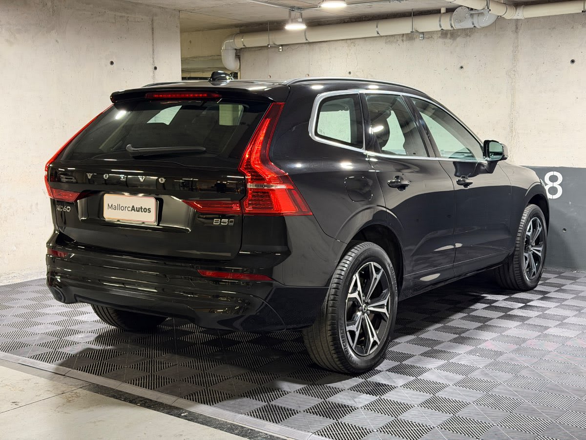 2022 Volvo XC60 2.0 Negro - Miniatura 6