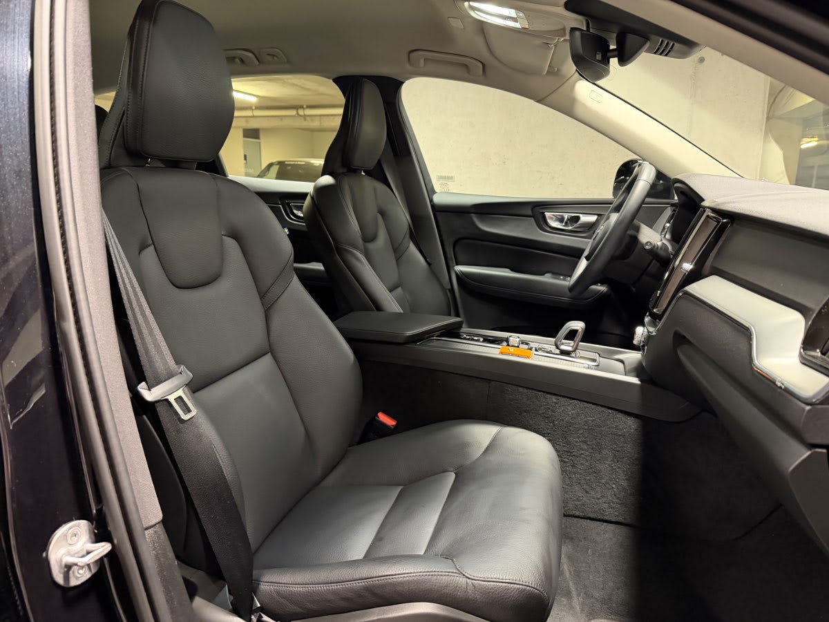 2022 Volvo XC60 2.0 Negro - Miniatura 9