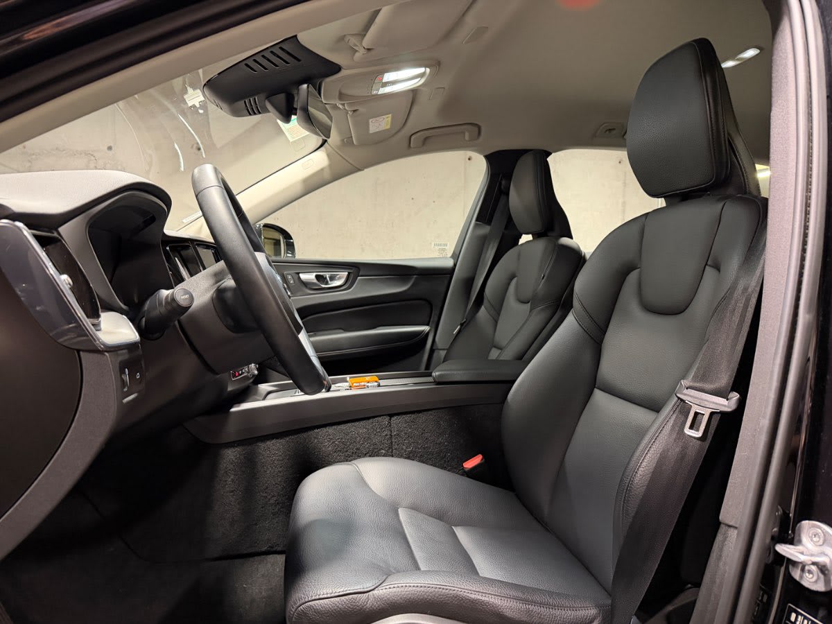 2022 Volvo XC60 2.0 Negro - Miniatura 10
