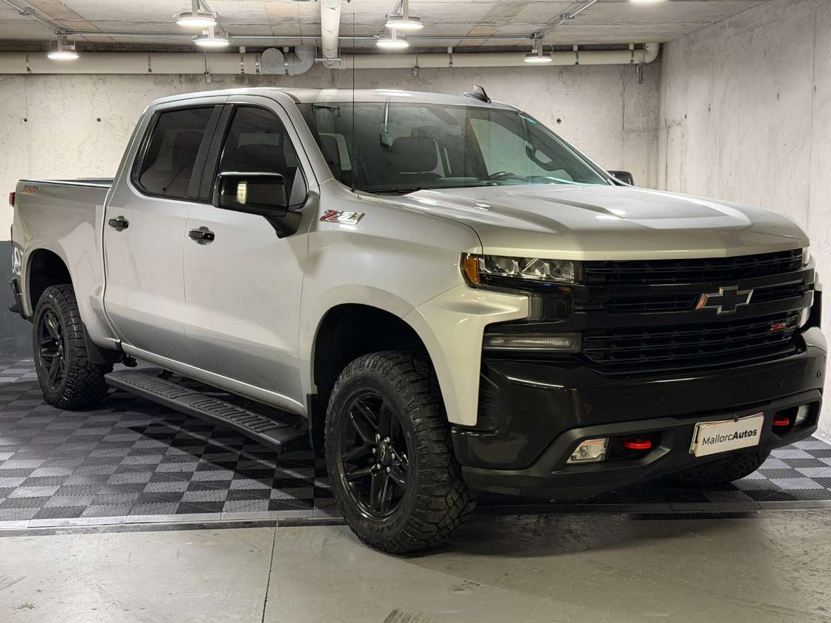 2020 Chevrolet SILVERADO 5.3 Gris - Imagen 1