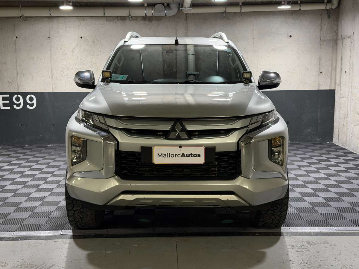 2023 Mitsubishi L200 2.4 Plata - Miniatura 2