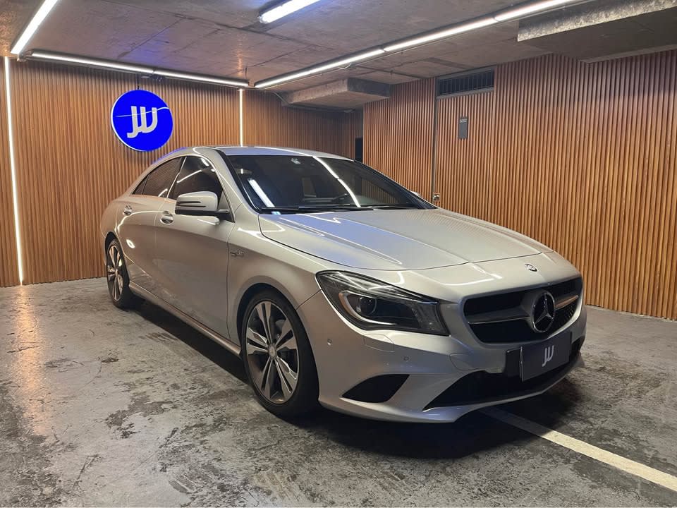 2016 Mercedes-benz Cla 200 1.6 - Miniatura 3
