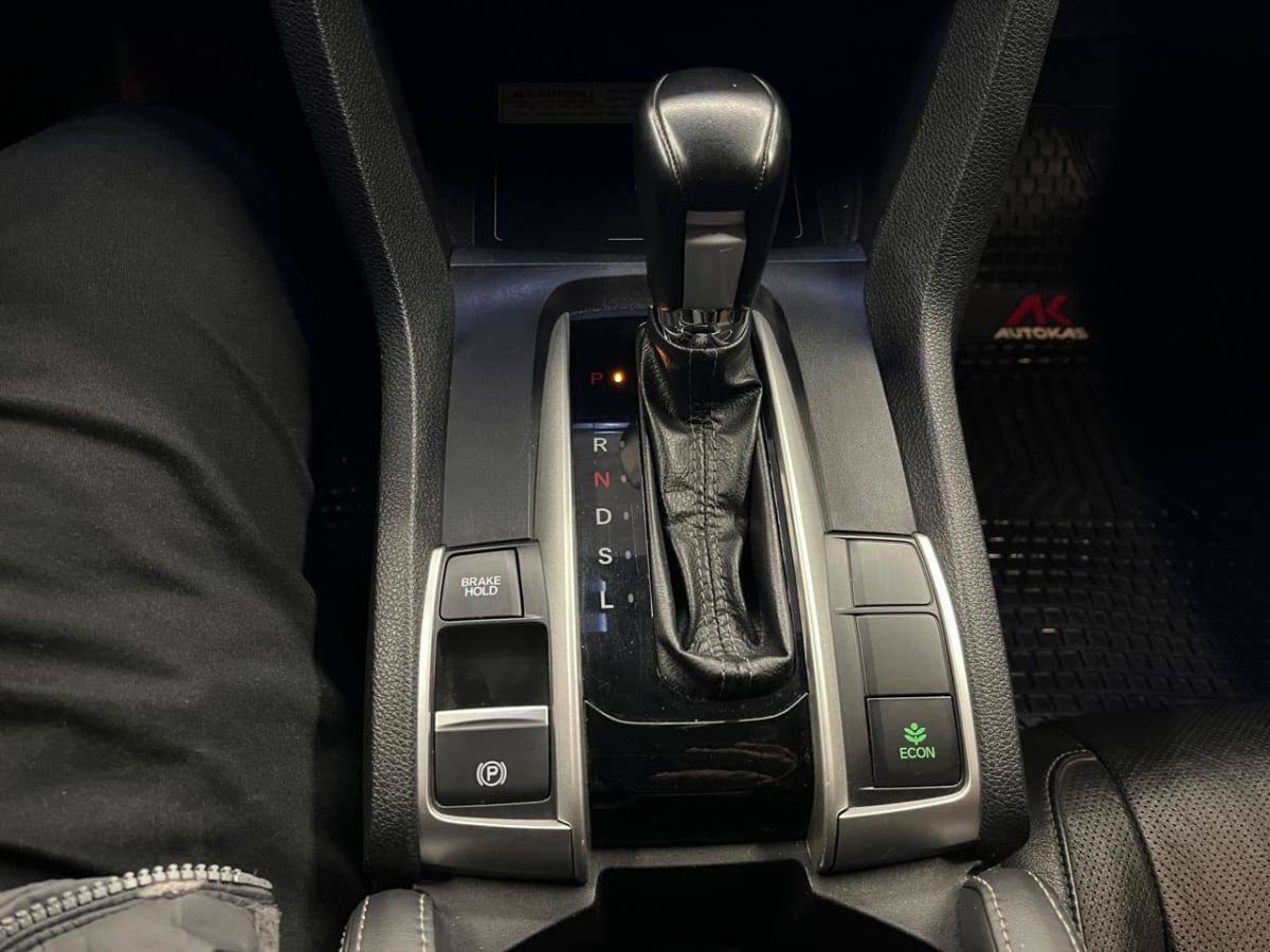 2019 Honda Civic 1.5T - Miniatura 8