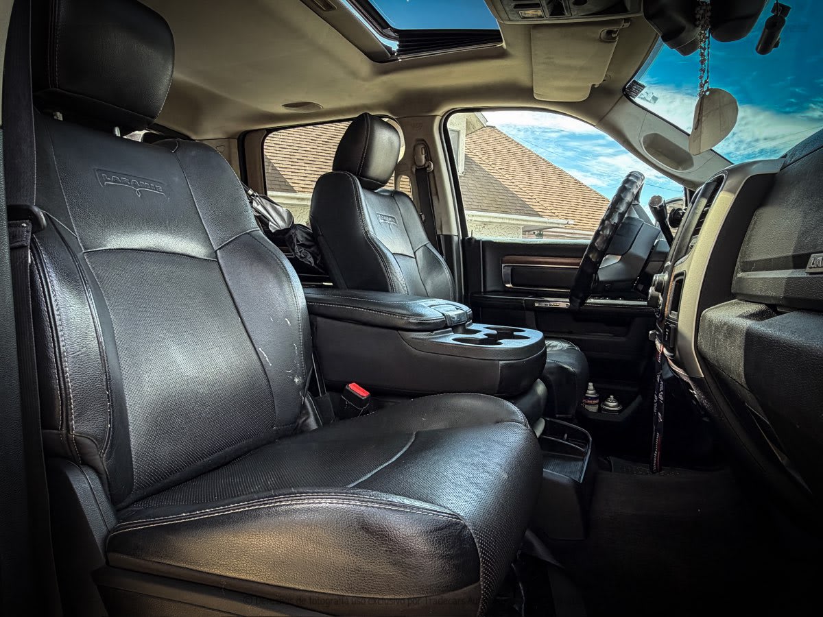2016 Dodge RAM Negro - Miniatura 8
