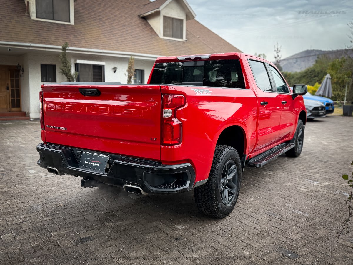 2023 Chevrolet SILVERADO TRAILBOSS LT 5.3L V8 🇺🇸 Rojo - Miniatura 4
